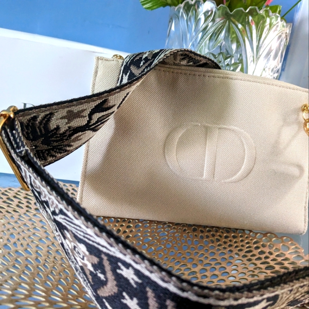 Dior pouch - Picture 3 of 13
